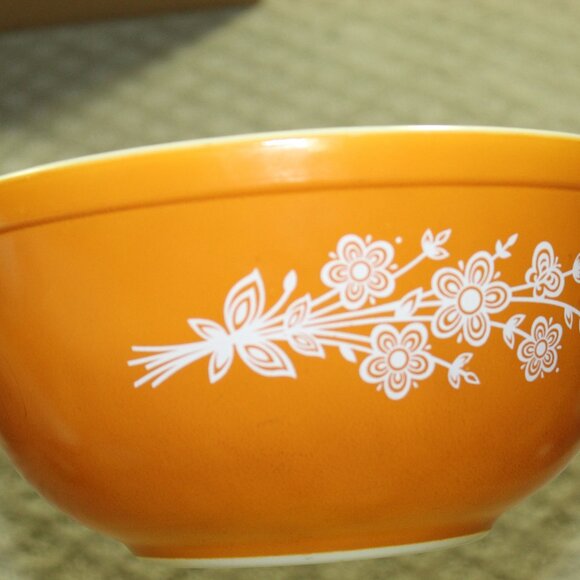 Vintage Pyrex Butterfly Gold Set of 3 Mixing Bowls 401 402 403 - Nesting Design - Picture 2 of 14